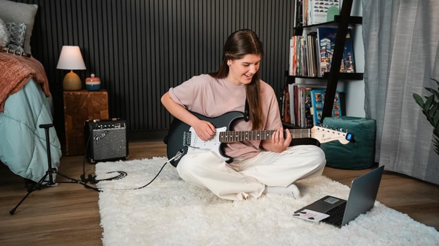 مشخصات گیتار الکتریک Squier Debut Stratocaster – Black